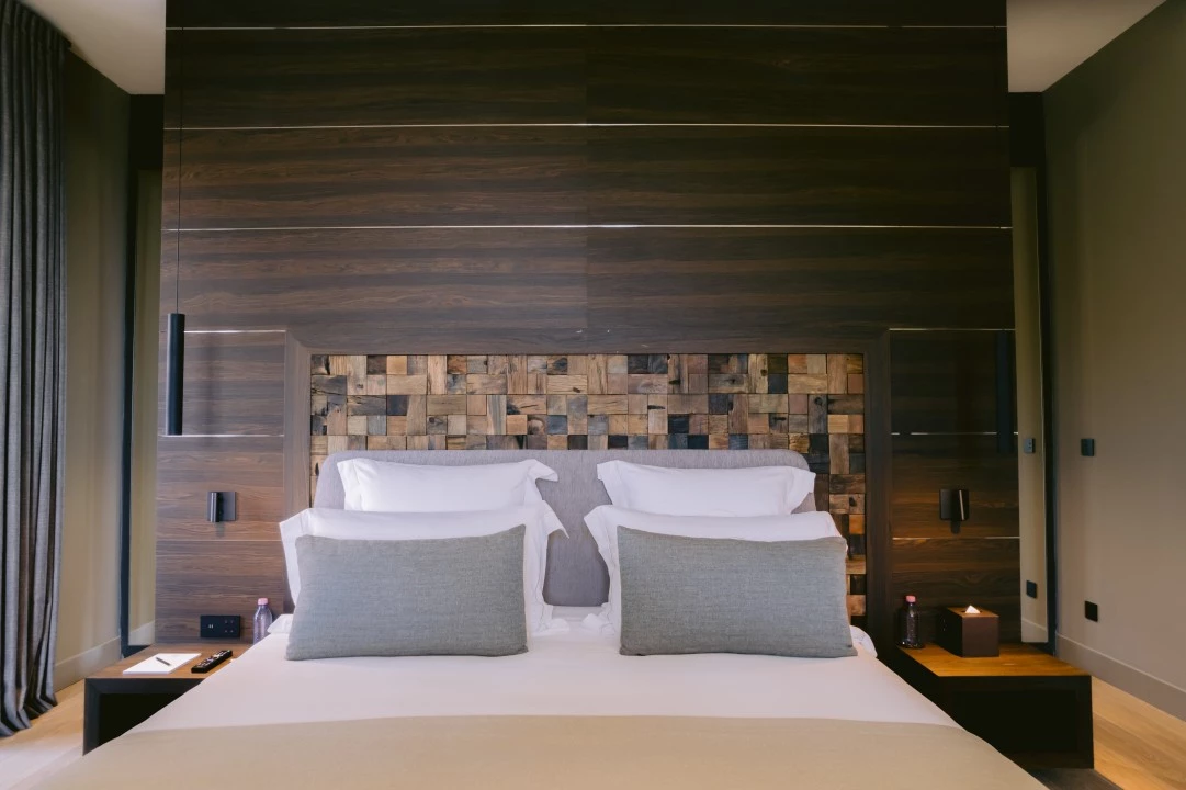 1673022250-Louise bedroom5.webp